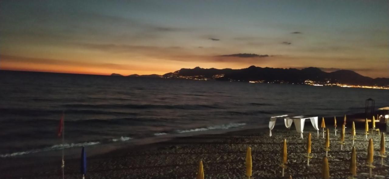 Casa Vacanze Dei Navigatori On The Sea Pontecagnano Kültér fotó
