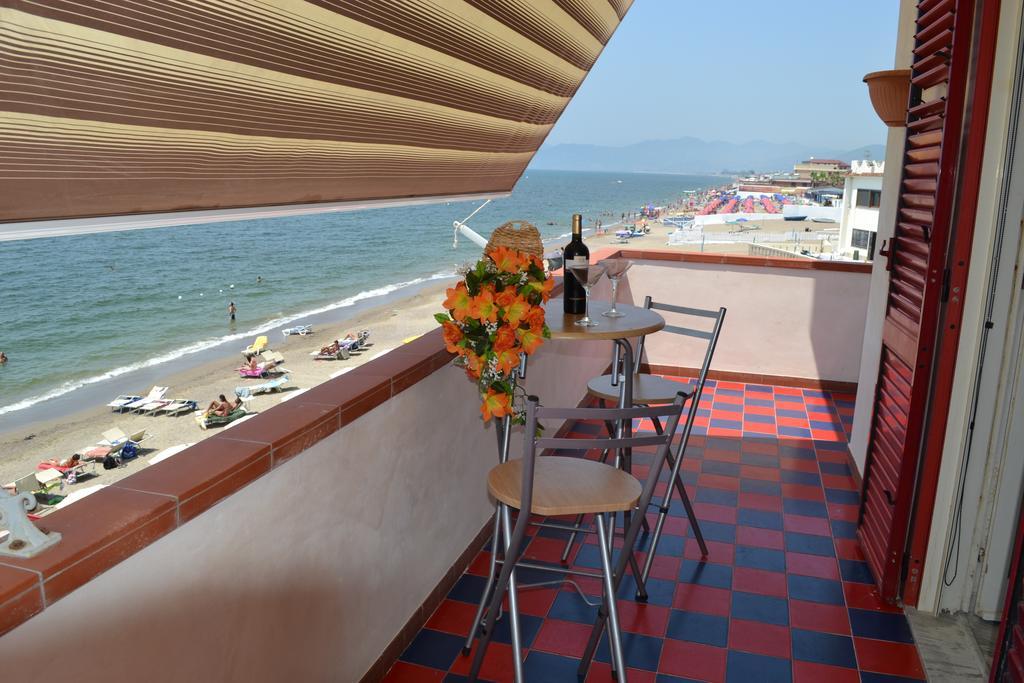 Casa Vacanze Dei Navigatori On The Sea Pontecagnano Kültér fotó
